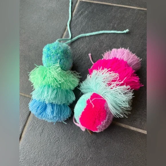 2 Squeeze de Citron Poms Tassels - Picture 2 of 5